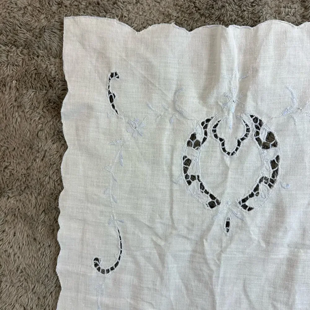 Vintage Antique Handmade Embroider Cutout Table Linen Runner Cover Doily